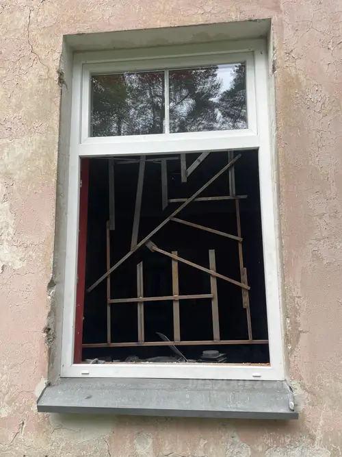 opuszczony dom z zawartością