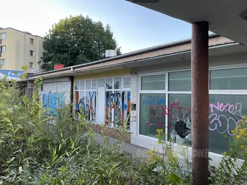 Opuszczone targowisko - zdjęcie 2/4