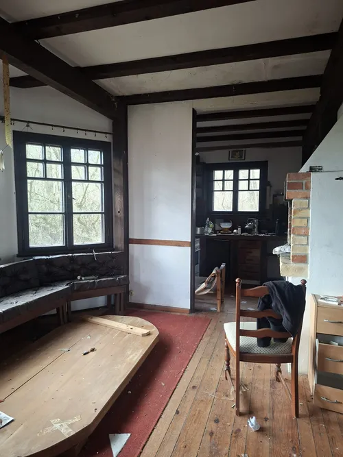 dwa opuszczone domki