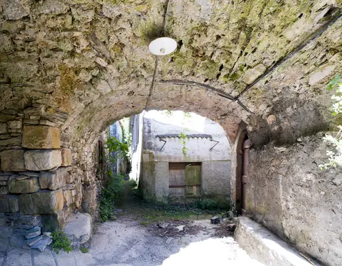 Abandoned village - zdjęcie 10/16