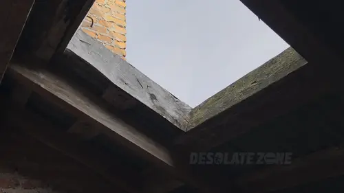 Opuszczony niedokończony dom