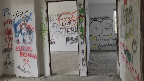 Opuszczony niedokończony dom