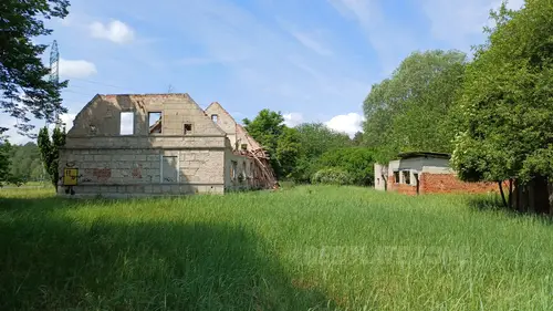 Opuszczone zabudowania - zdjęcie 3/8