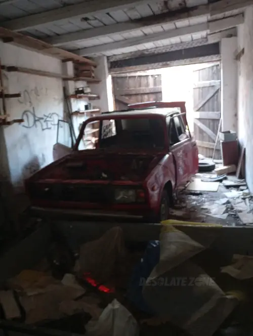 Dom z dwoma samochodami