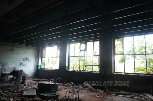 Opuszczona Fabryka Maszyn Elektrycznych Indukta S.A. - zdjęcie 9/69