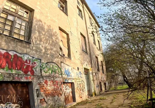 Opuszczona kamienica - zdjęcie 4/5