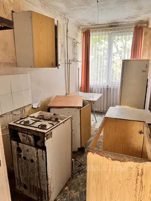 Opuszczony hostel - zdjęcie 5/36
