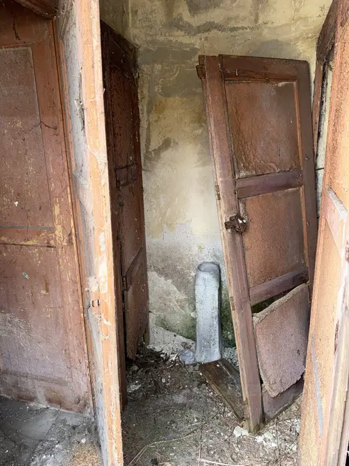 Opuszczona kamienica - zdjęcie 5/6