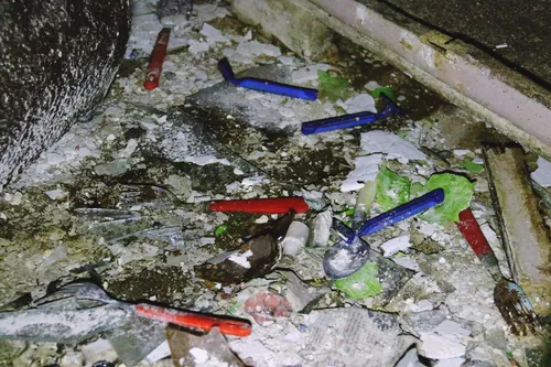 2 opuszczone domy w lesie