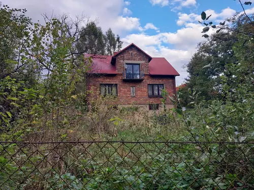 Ceglany dom dwurodzinny z piwnicą i szopą - zdjęcie 11/11