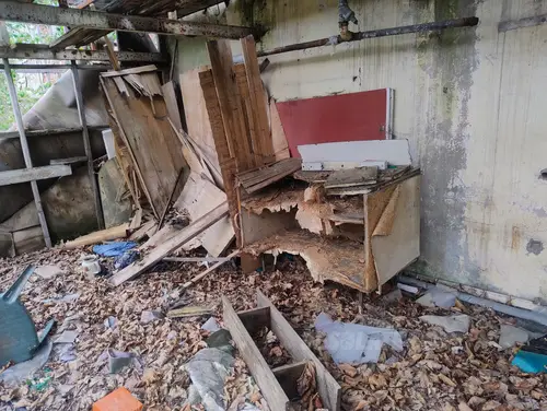 budynek mieszkalny ze szklarnią