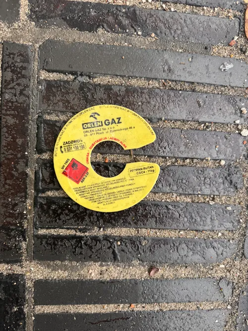 Opuszczona baza paliwowa