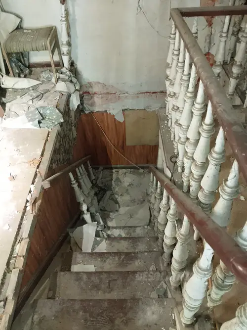 Opuszczony dom ze stodołą - zdjęcie 50/98