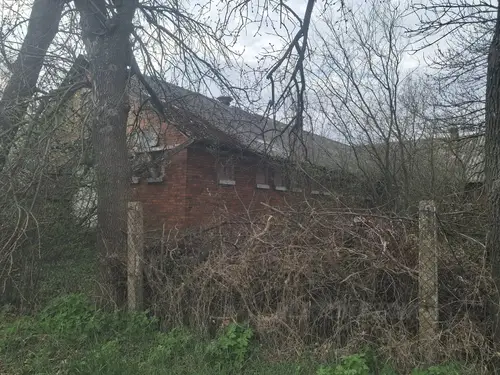 Opuszczona stajnia, Gorzyce