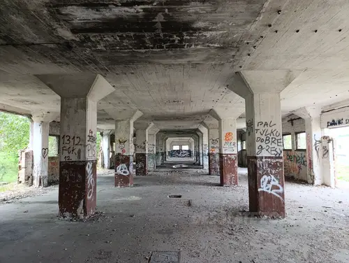 Opuszczone budynki po dawnych koszarach wojskowych, Borne Sulinowo - photo 25/40