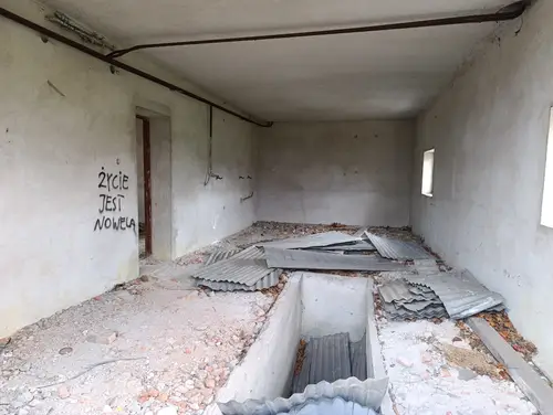 Opuszczony niedokończony dom - zdjęcie 13/13