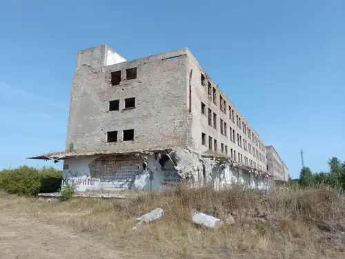 Opuszczone budynki po dawnych koszarach wojskowych, Borne Sulinowo - photo 2/42