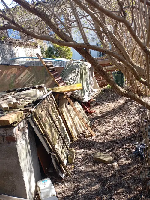 Opuszony pałacyk - zdjęcie 1/9