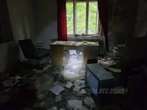 Opuszczony dom grawernika, Choszczówka - zdjęcie 1/3