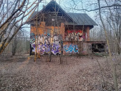 Niedokończona Willa obok Lotniska