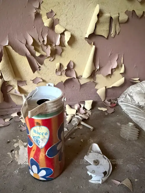 Opuszczony ośrodek "Villa Rosa" - zdjęcie 6/40