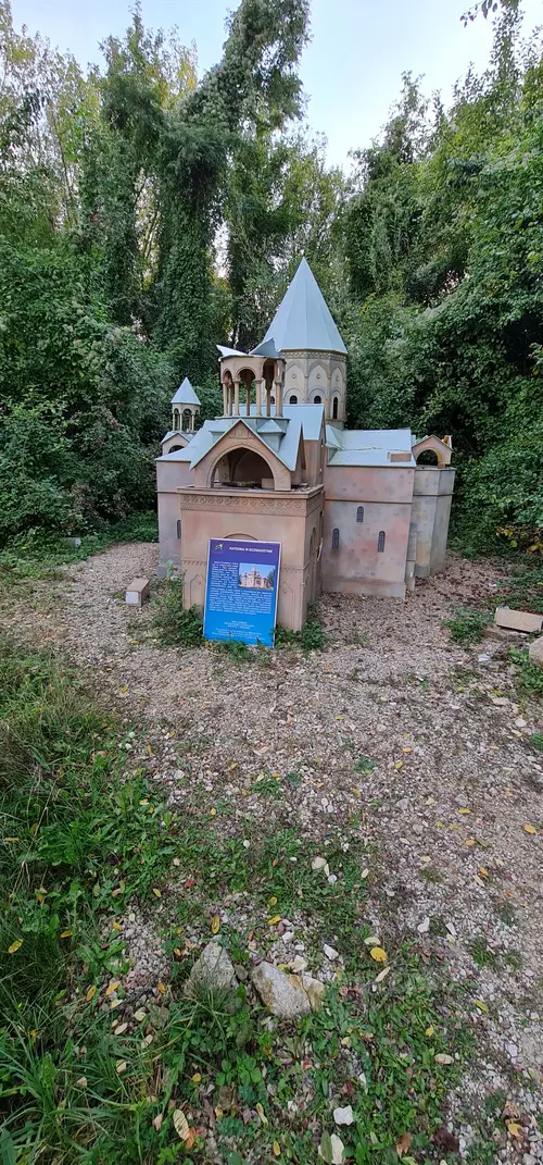 Opuszczony Park Miniatur Sakralnych Złota Góra w Częstochowie - photo 2/53