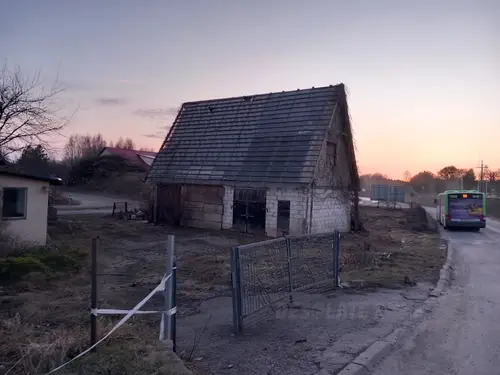 Opuszczony domek z garażem - zdjęcie 34/41