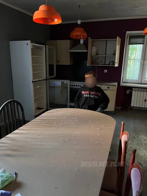 Opuszczona fabryka manekinów i rekwizytów reklamowych - photo 20/137
