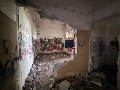 Zajezdnia kolejowa z kominem - zdjęcie 5/7