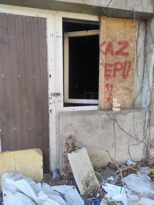 Opuszczona kamienica - zdjęcie 2/9