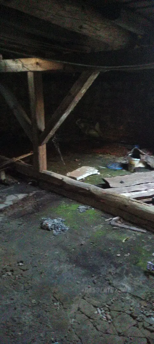 Dwupiętrowy opuszczony dom w Trzebini na Osiedlu Widokowym - photo 3/7