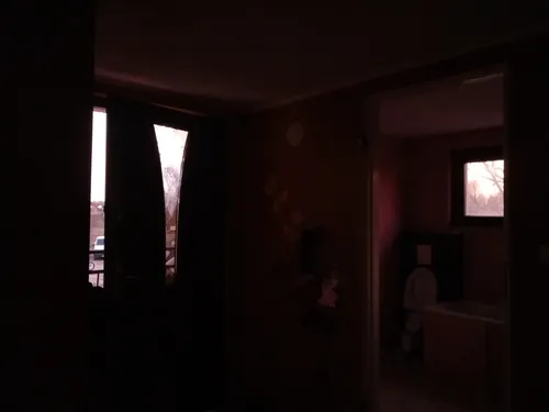 Opuszczony domek z garażem