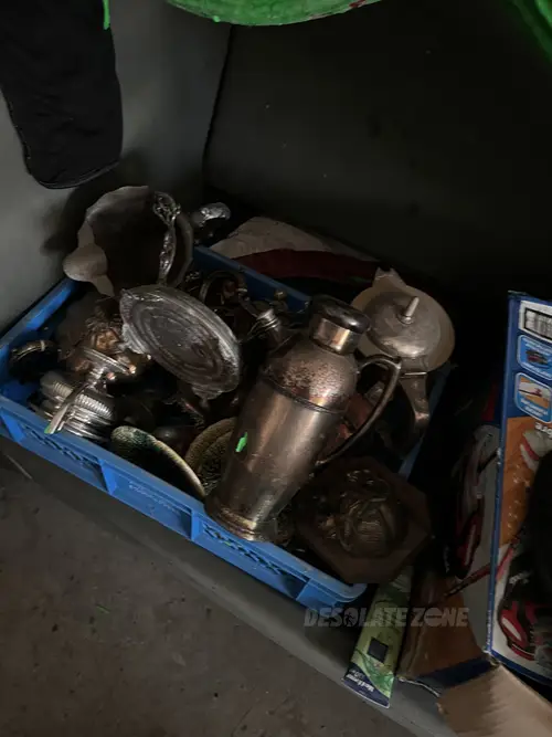 Opuszczona fabryka manekinów i rekwizytów reklamowych - photo 41/137