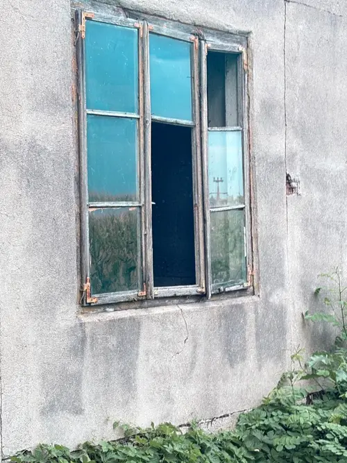 Opuszczona zabytkowa remiza OSP - photo 3/10
