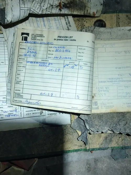 Duży niedokończony budynek koło portu Zadar - zdjęcie 16/47