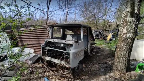 Opuszczony mechanik samochodowy