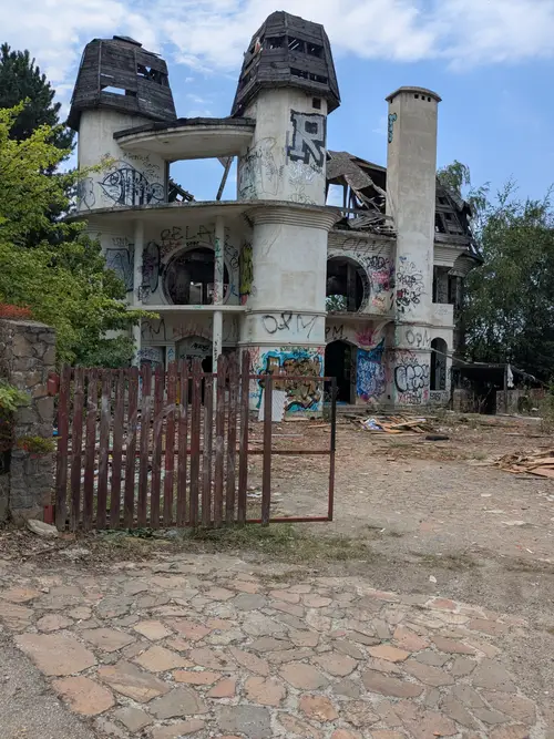 Opuszczona Willa w Wieliczce - photo 1/58