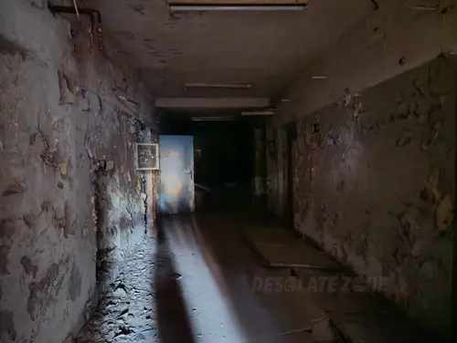 Opuszczony budynek szpitala - photo 3/40