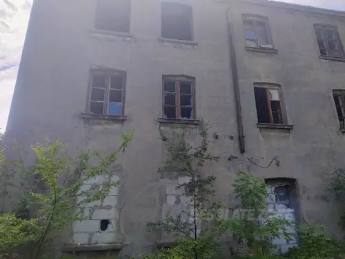 Opuszczona kamienica - zdjęcie 1/9
