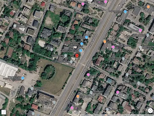 Opuszczony budynek z sklepem - zdjęcie 4/4 - Google Satellite