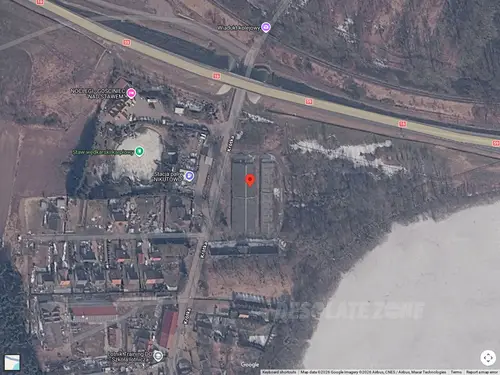 Opuszczone budynki gospodarcze - zdjęcie 1/1 - Google Satellite