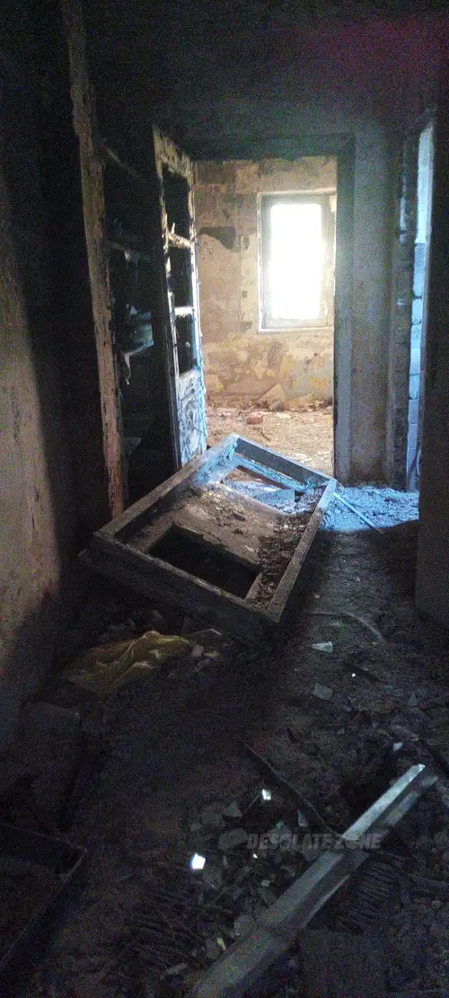 Dwupiętrowy opuszczony dom w Trzebini na Osiedlu Widokowym - photo 1/7