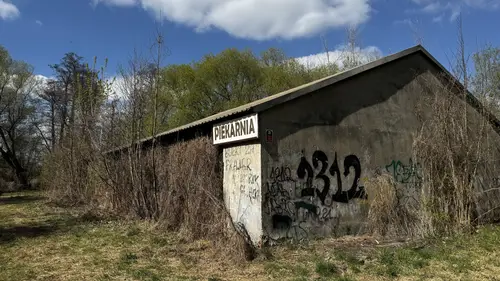 Brama pałacowa z piekarnią i stajnią - zdjęcie 3/31