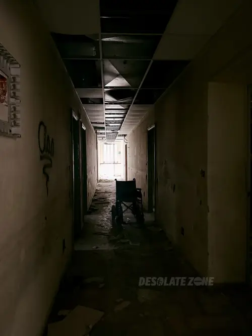 Opuszczony szpital - zdjęcie 2/15