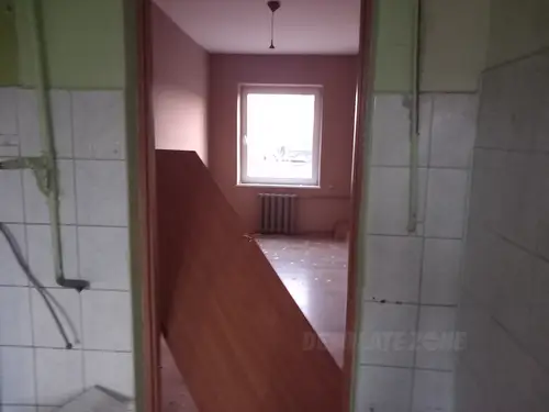 Opuszczony domek z garażem - zdjęcie 27/41