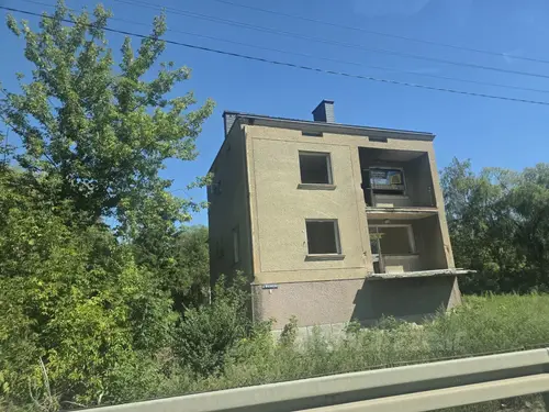 Dom i szopa - zdjęcie 1/1