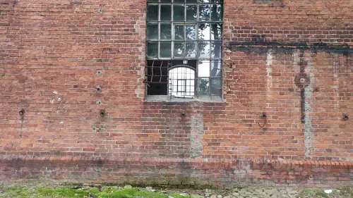 Opuszczony budynek po dawnej jednostce wojskowej - photo 16/17
