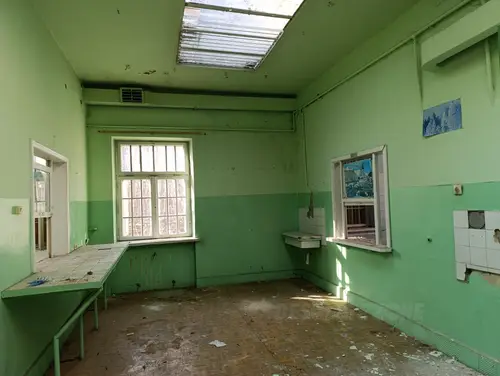 Opuszczony budynek szpitala - photo 26/40