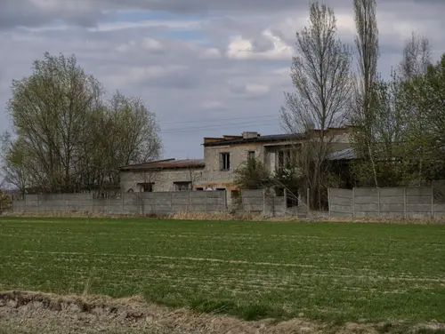 Opuszczony niedokończony dom z halą., Rzgów - photo 3/23