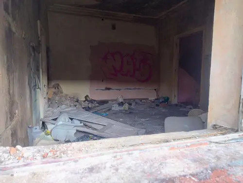 Opuszczona kamienica - zdjęcie 5/9